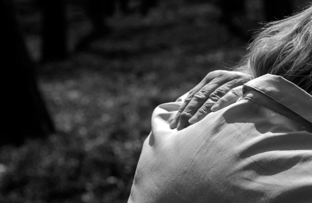 cropped image woman with hand shoulder 1048944 29089003